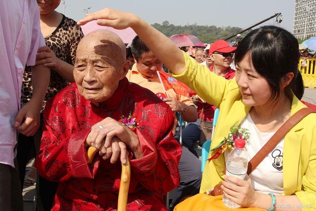 成都養(yǎng)老觀察：責(zé)任與義務(wù)，未來養(yǎng)老院能否代替子女盡孝？(圖3)