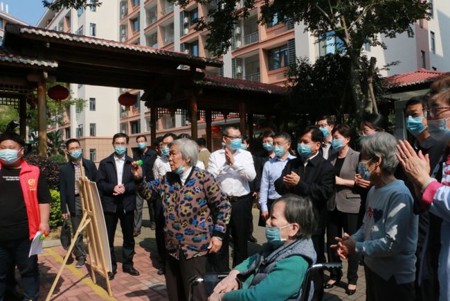 國家民政部李紀恒部長一行蒞臨福州市國德老年康養(yǎng)中心視察(圖5)