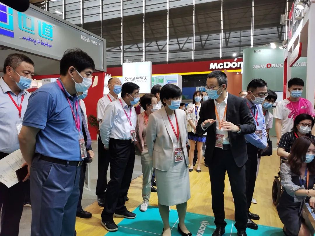 智慧養(yǎng)老，“智”在何處？上海市政協(xié)人資環(huán)建委開(kāi)展專題考察(圖1)