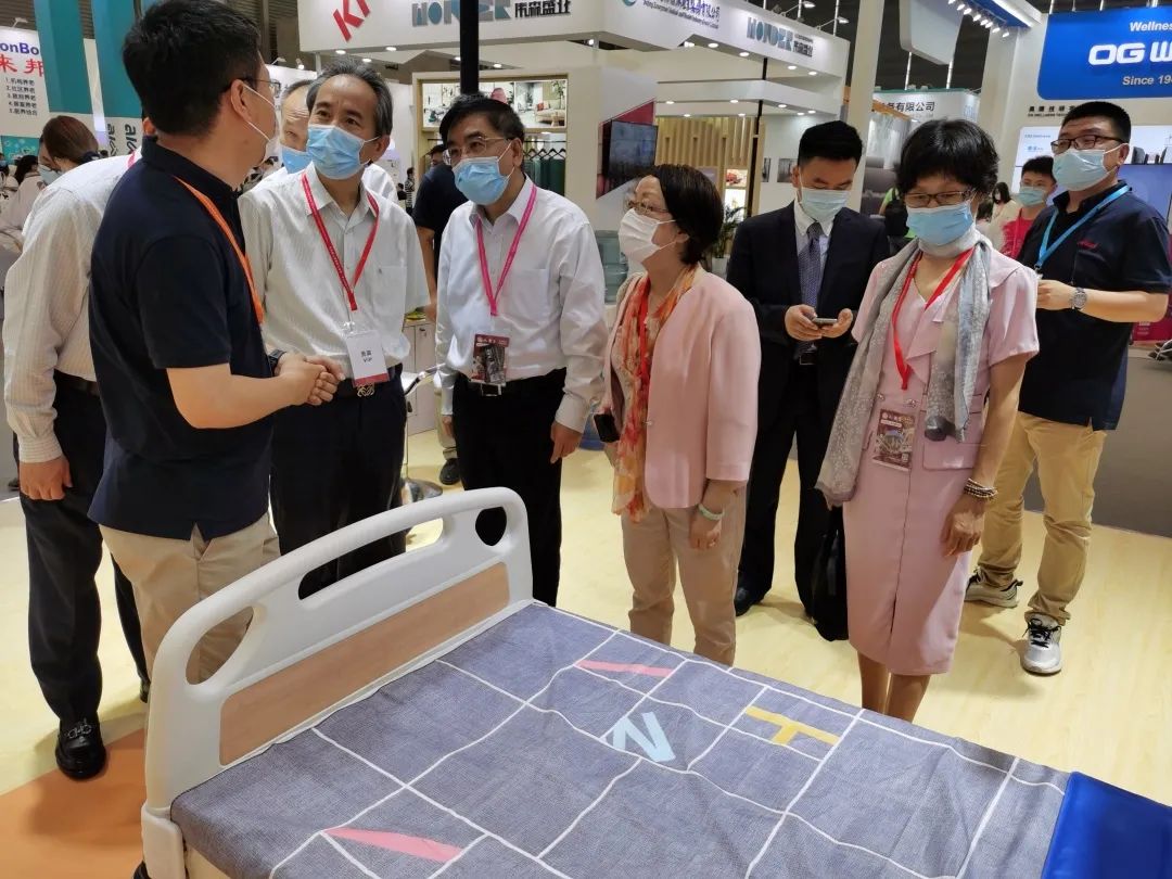 智慧養(yǎng)老，“智”在何處？上海市政協(xié)人資環(huán)建委開(kāi)展專題考察(圖2)