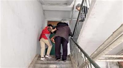 智慧養(yǎng)老飛入尋常百姓家！青島市北有137處居家養(yǎng)老服務(wù)站(圖2)