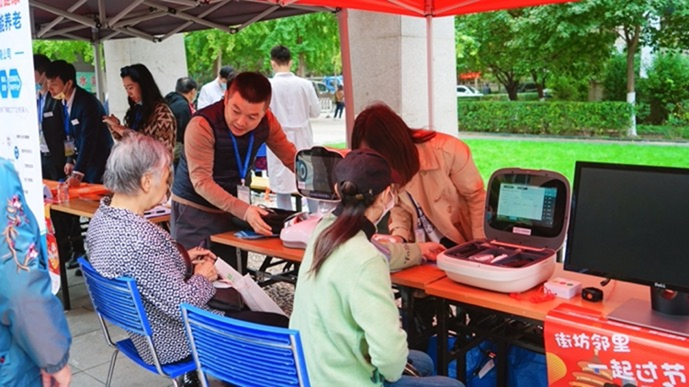 悅享數(shù)字走進(jìn)社區(qū)居家養(yǎng)老服務(wù)，與長者共話金色重陽(圖2)